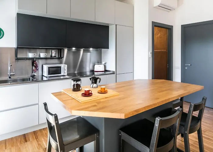 Cozy Flat 2 Bedrooms 2 Bathrooms With Balcony רומא