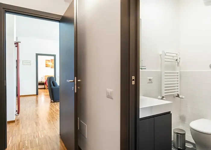 Cozy Flat 2 Bedrooms 2 Bathrooms With Balcony דירה רומא